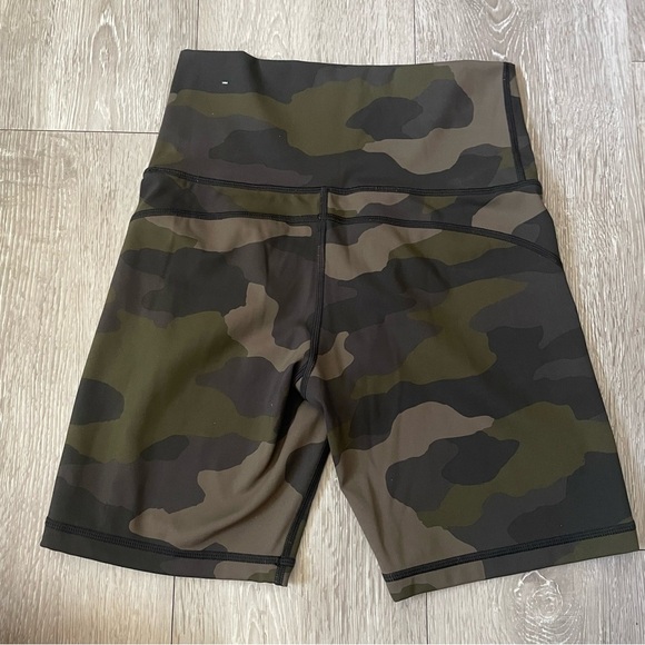 Aerie Goals Bike Short 7” Hi Rise Camo Mesh Print Size Medium - Picture 2 of 7